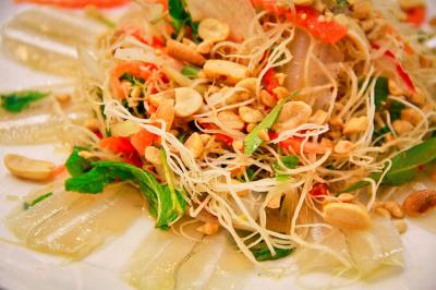 Gỏi cá mai - món ngon của Nha Trang